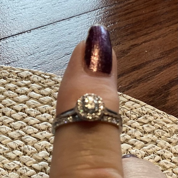 Beautiful Wedding Ring Set - Picture 4 of 9